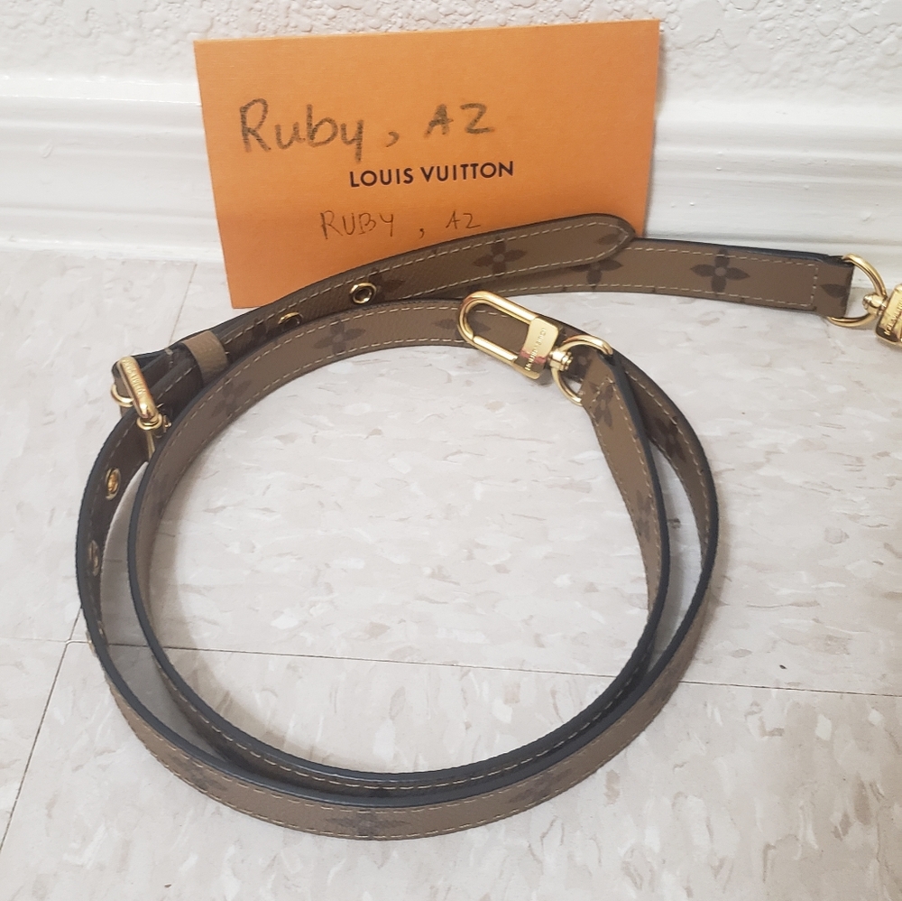 SOLD!!!LV pochettere metis reverse STRAP